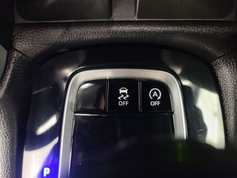 Used 2025 Toyota Corolla Cross LE image 34