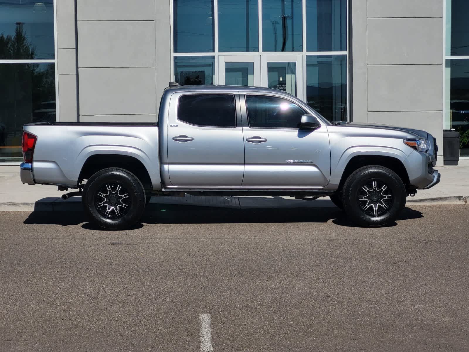 Used 2023 Toyota Tacoma SR5 RWD image 4