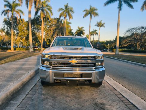 Used 2017 Chevrolet Silverado 3500 W/T image 2
