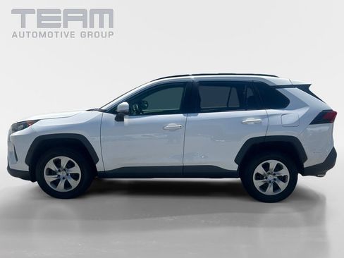 Used 2019 Toyota RAV4 LE FWD image 4