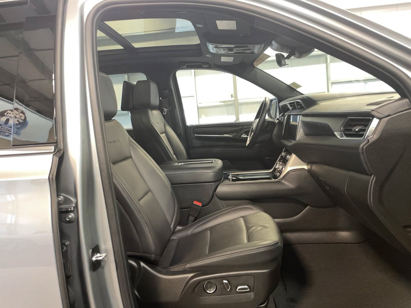 Used 2024 GMC Yukon XL Denali w/ Advanced Technology Package AWD/4WD image 34