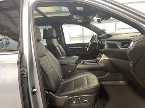 Used 2024 GMC Yukon XL Denali w/ Advanced Technology Package image 34
