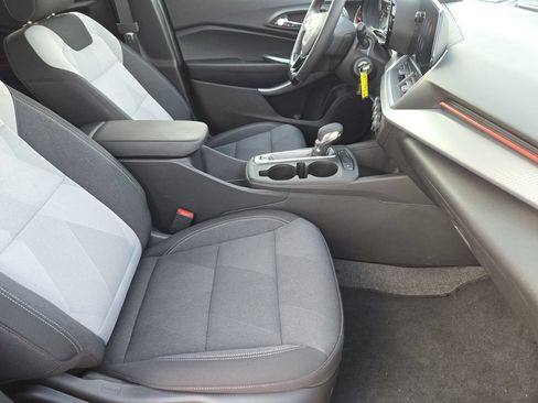 Used 2026 Chevrolet Trax RS w/ Sunroof Package FWD image 9