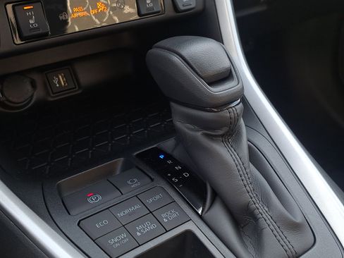 New 2025 Toyota RAV4 XLE image 18