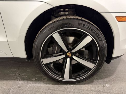 Used 2025 Porsche Macan image 13