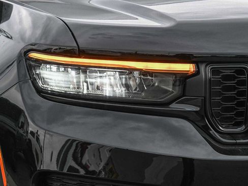 New 2025 Jeep Grand Cherokee Altitude image 12