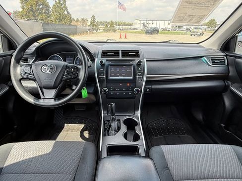 Used 2016 Toyota Camry LE FWD image 5