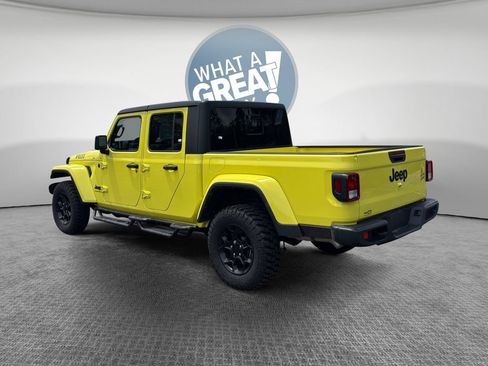 Used 2023 Jeep Gladiator Sport AWD/4WD image 6