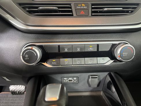 Used 2023 Nissan Altima 2.5 SR FWD image 16