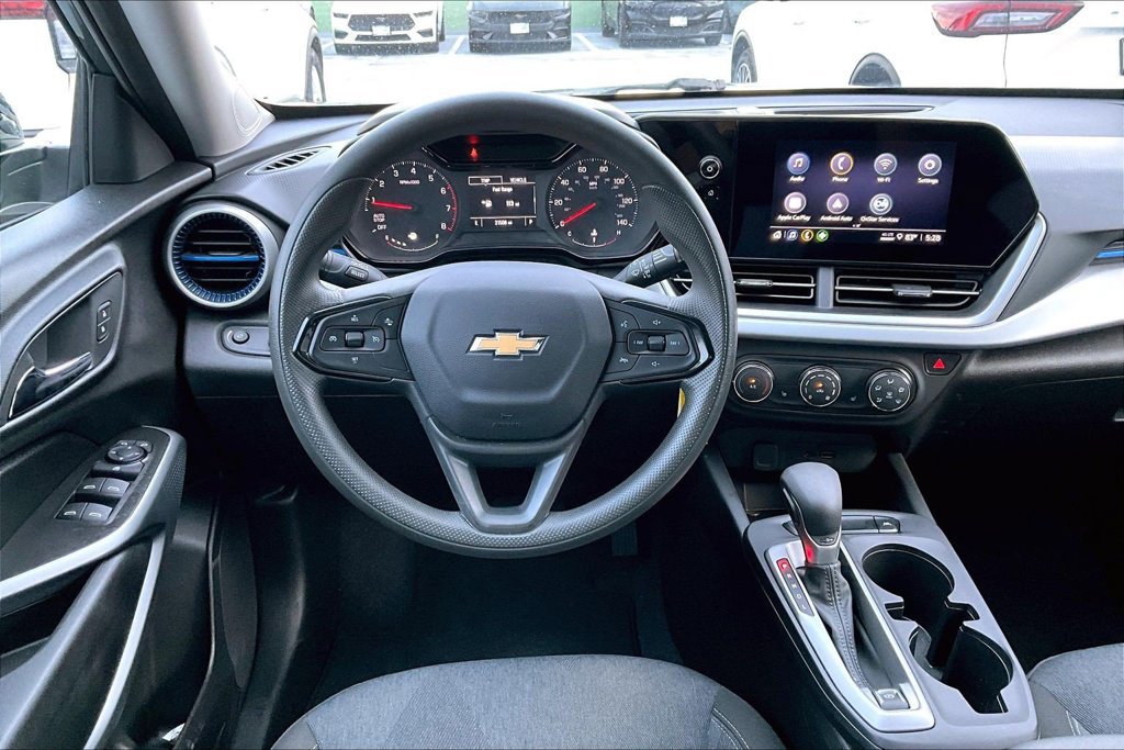 Used 2025 Chevrolet Trax LS w/ LS Convenience Package FWD image 5