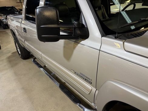 Used 2006 Chevrolet Silverado 2500 LT w/ Heavy-Duty Power Package AWD/4WD image 35