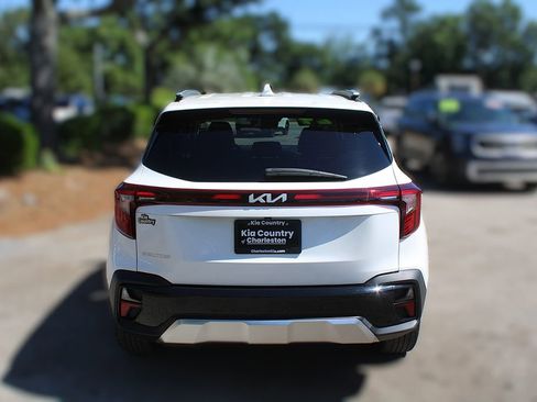 Certified 2024 Kia Seltos EX FWD image 8