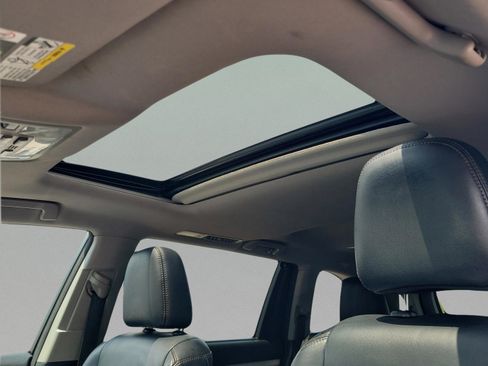 Used 2016 Toyota Highlander XLE FWD image 32