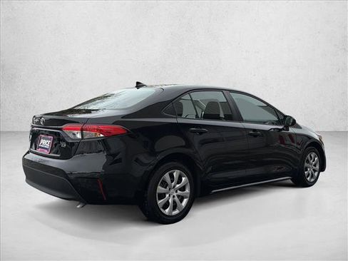 Used 2025 Toyota Corolla LE image 5