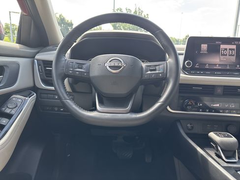 Used 2025 Nissan Rogue SV AWD/4WD image 15