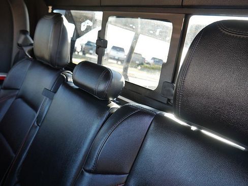 Used 2022 Jeep Gladiator Rubicon w/ Cold Weather Group image 19