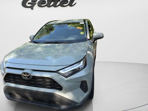 Used 2022 Toyota RAV4 XLE FWD image 3