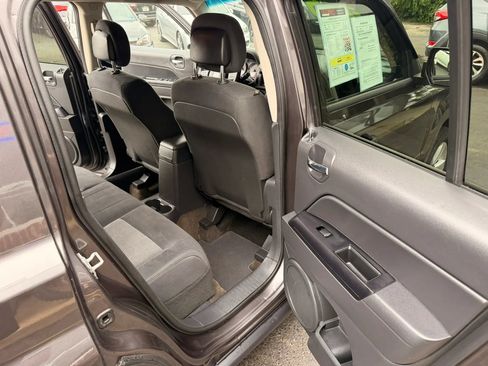 Used 2014 Jeep Patriot Latitude AWD/4WD image 12