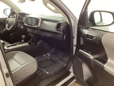 Used 2020 Toyota Tacoma SR5 AWD/4WD image 19