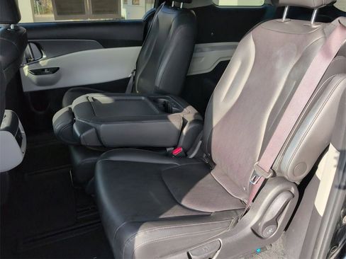 Certified 2024 Kia Carnival LX image 24