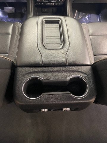 Used 2023 GMC Yukon XL SLT AWD/4WD image 17