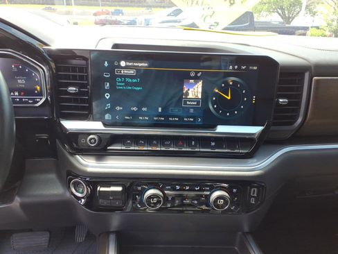 Used 2025 Chevrolet Silverado 1500 High Country AWD/4WD image 10