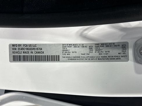 Used 2025 Chrysler Pacifica Select FWD image 12