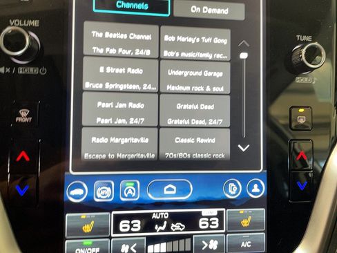 Used 2025 Subaru Outback Limited AWD/4WD image 16
