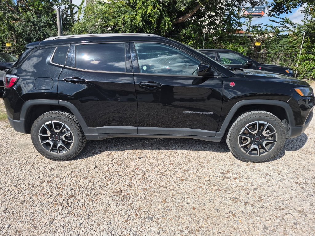 Used 2025 Jeep Compass Trailhawk AWD/4WD image 5