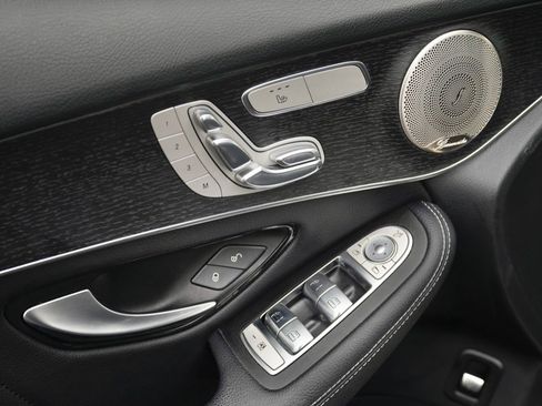 Used 2021 Mercedes-Benz GLC 300 4MATIC image 23