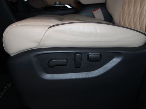 Used 2024 Nissan Armada Platinum w/ Captain's Chairs Package image 9