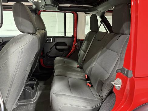 Used 2022 Jeep Wrangler Unlimited Sport image 19