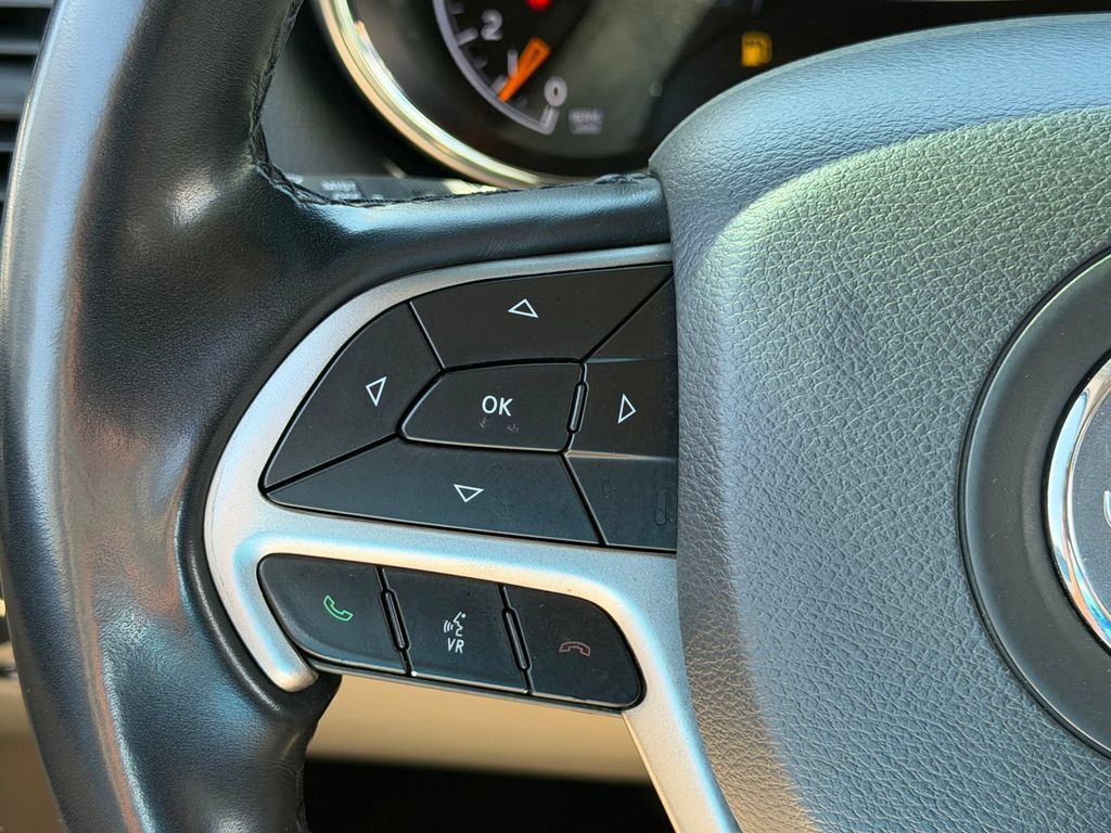 Certified 2022 Jeep Grand Cherokee Laredo E RWD image 12