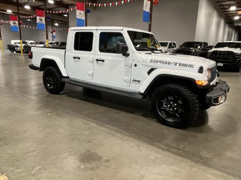 Certified 2025 Jeep Gladiator Sport AWD/4WD image 7