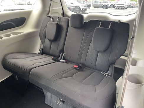 Certified 2018 Chrysler Pacifica Touring Plus FWD image 18