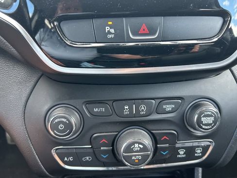Certified 2019 Jeep Cherokee Limited AWD/4WD image 21