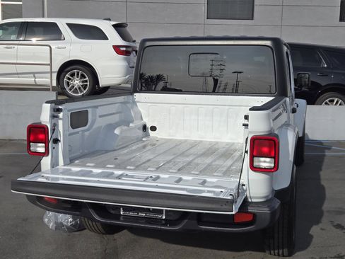 New 2026 Jeep Gladiator Sport image 30