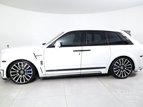 Used 2024 Rolls-Royce Cullinan AWD/4WD image 3