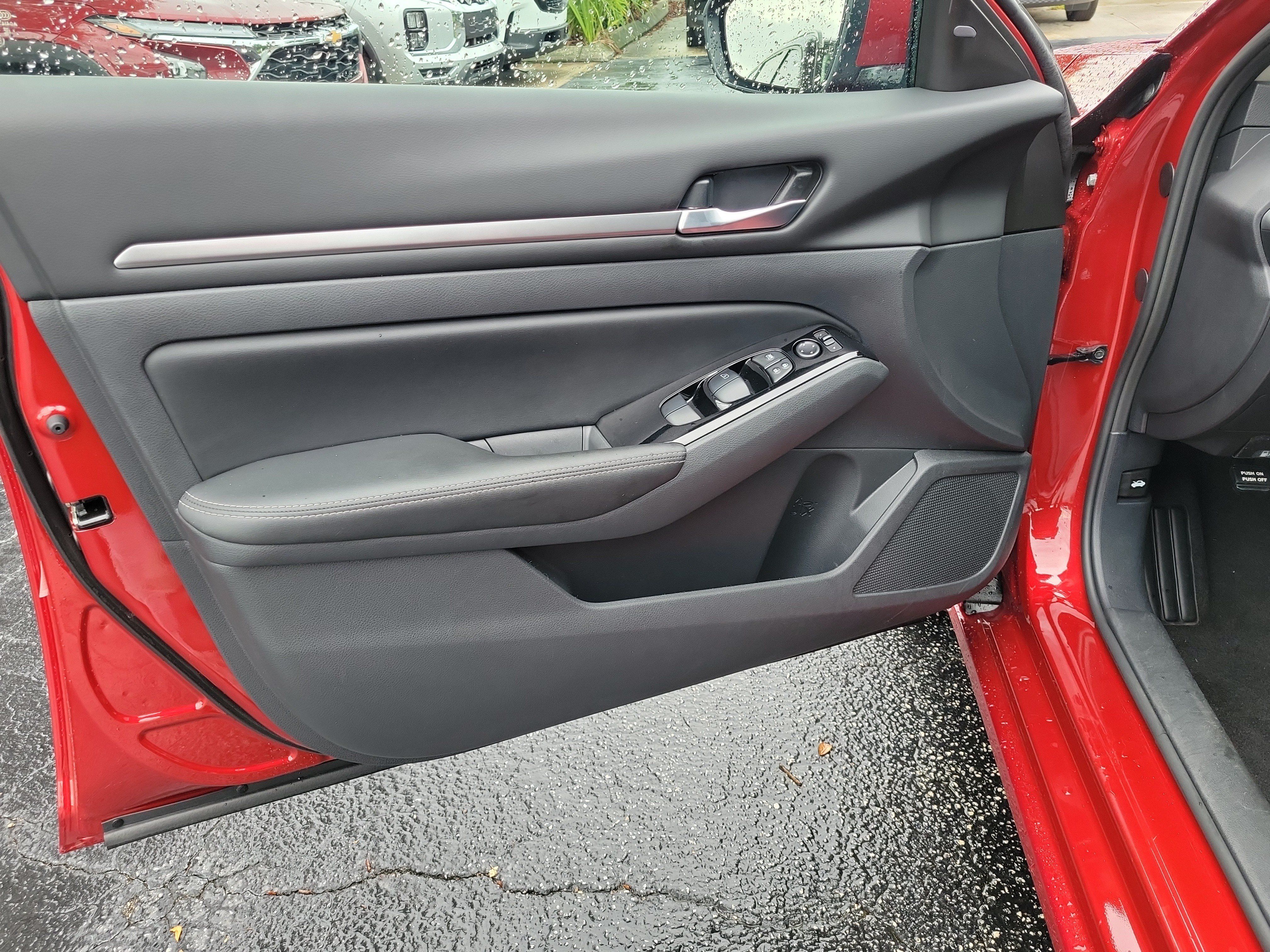 Certified 2023 Nissan Altima 2.5 SV FWD image 17