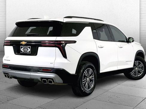 Used 2024 Chevrolet Traverse LT image 13