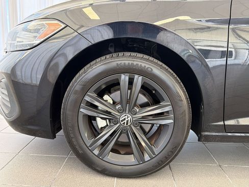 Used 2023 Volkswagen Jetta SE w/ Black Wheel Package image 12