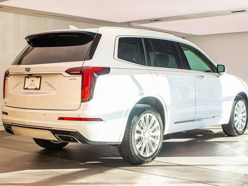 Used 2022 Cadillac XT6 Premium Luxury image 6