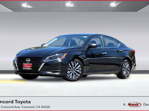 Used 2025 Nissan Altima 2.5 SV FWD image 1