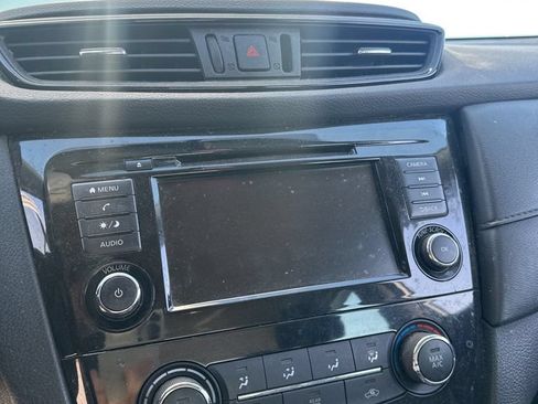 Used 2018 Nissan Rogue S AWD/4WD image 4