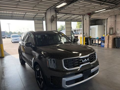 Used 2025 Kia Telluride S FWD image 1