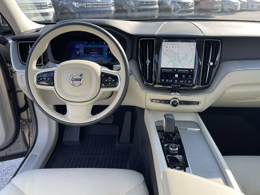 Used 2025 Volvo XC60 T8 Plus w/ Protection Package Premier AWD/4WD image 4