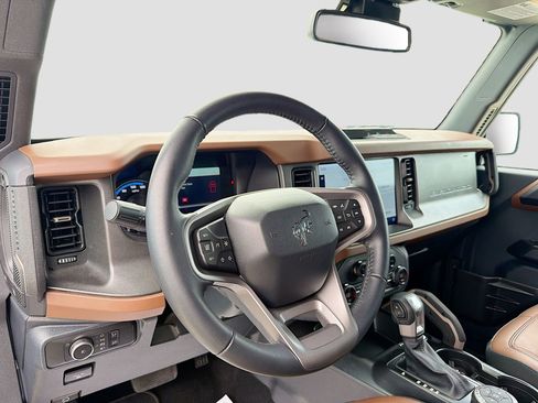 Used 2024 Ford Bronco Outer Banks AWD/4WD image 13