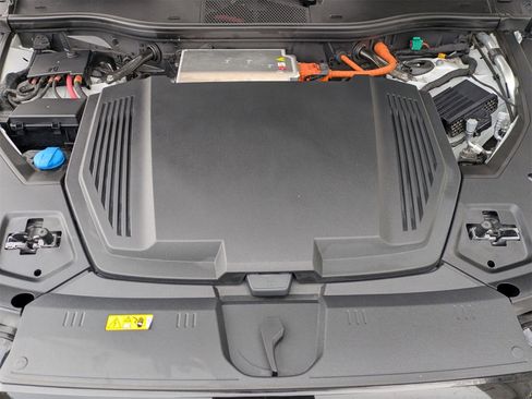 Used 2024 Audi Q8 e-tron Premium image 23