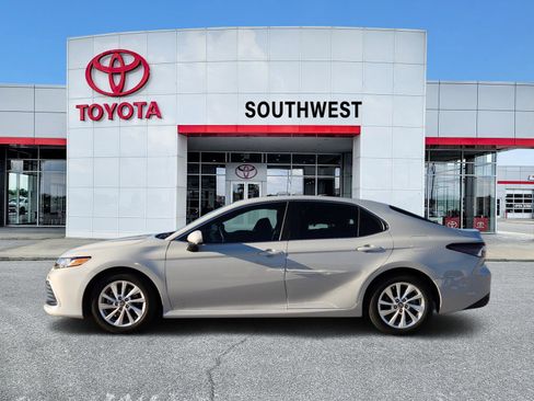 Used 2023 Toyota Camry LE image 3