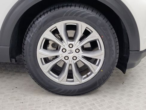 Used 2022 Ford Explorer XLT w/ Equipment Group 202A image 4